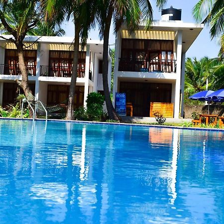 High Park Hotel Нилавели Екстериор снимка