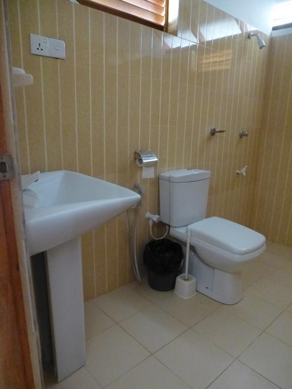 High Park Hotel Нилавели Екстериор снимка