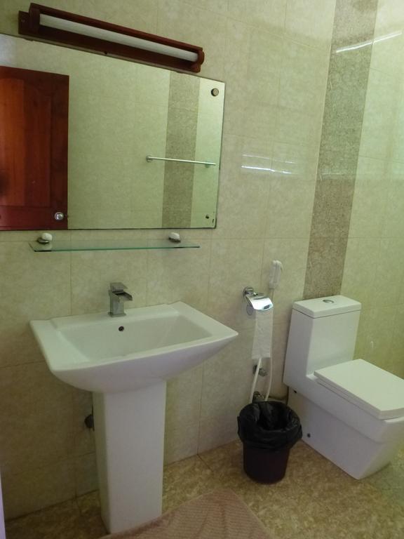 High Park Hotel Нилавели Екстериор снимка
