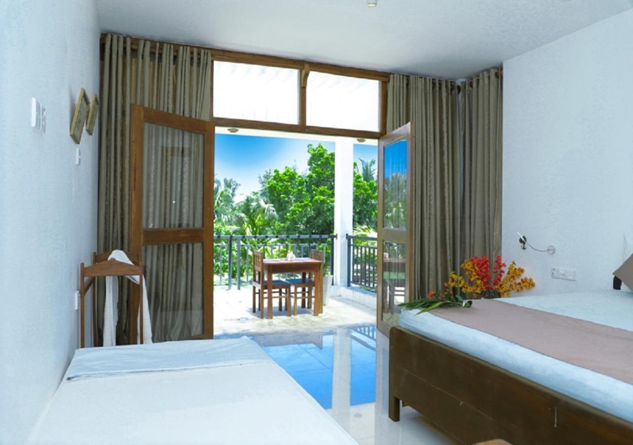 High Park Hotel Нилавели Екстериор снимка
